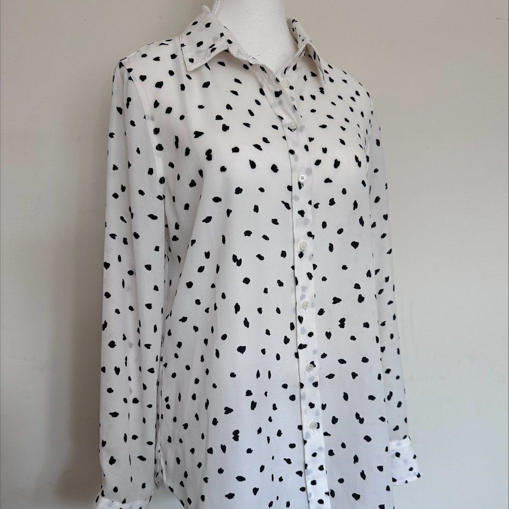 Banana Republic button down blouse, EUC, Sz M, white, blk print,โEUC